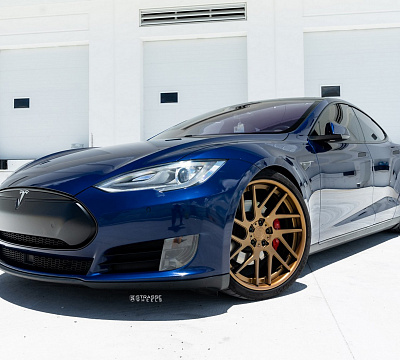 Фото дисков Strasse Wheels SM7T Deep Concave на Tesla Model S
