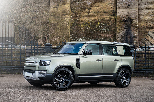 Фото дисков Kahn Mondial Heavy Duty RS Черный матовый на Land Rover Defender II