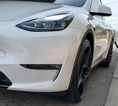 Фото дисков HRE FF11 на Tesla Model Y