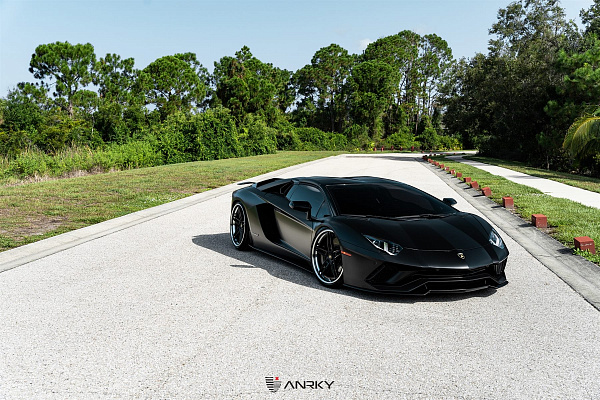 Фото дисков Anrky AN37 Черный глянец на Lamborghini Aventador