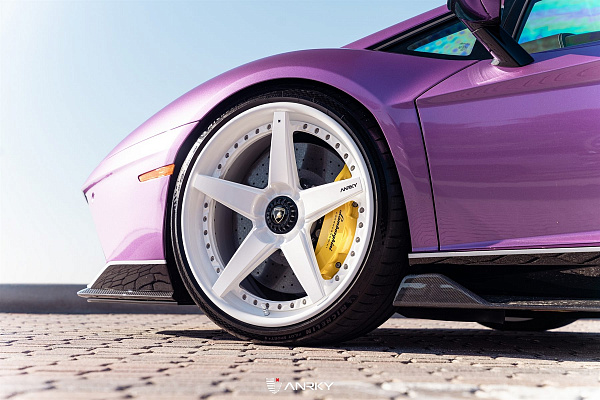 Фото дисков Anrky RS5.3 Белый глянец на Lamborghini Aventador