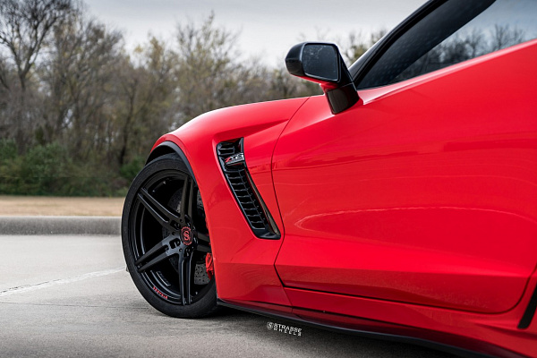 Фото дисков Strasse Wheels SP5R Deep Concave Monoblock Черный сатин на Chevrolet Corvette C7