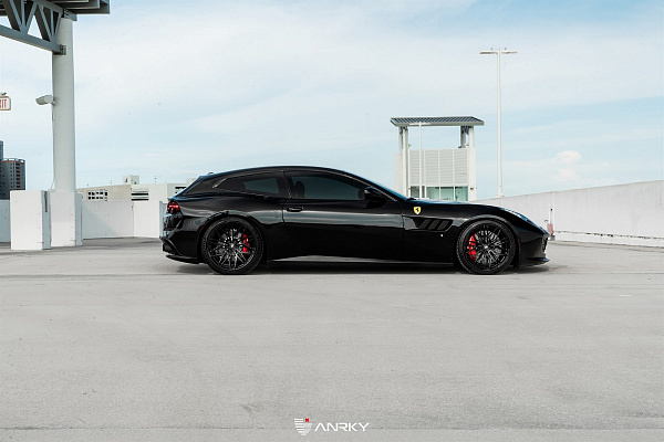 Фото дисков Anrky S1-X1 Черный глянец на Ferrari GTC4Lusso