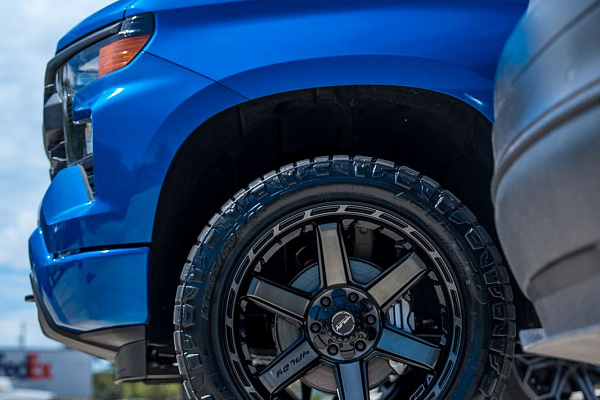Фото дисков 4PLAY 4P63 Черный глянец на Chevrolet Silverado IV