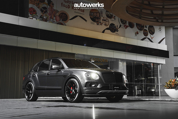 Фото дисков HRE P101 Черный глянец на Bentley Bentayga