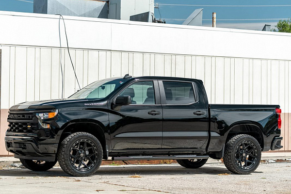 Фото дисков 4PLAY 4P55 Черный глянец на Chevrolet Silverado IV