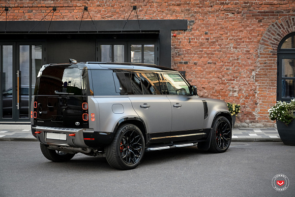 Фото дисков Vossen S17-01 Черный глянец на Land Rover Defender II
