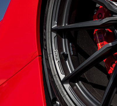 Фото дисков HRE P104SC на Ferrari 488