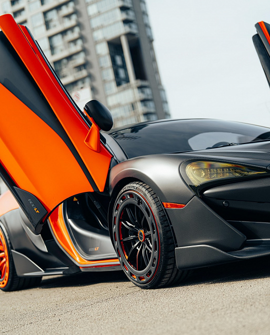 Фото дисков FDE11 Aerotech Черный сатин на McLaren 600