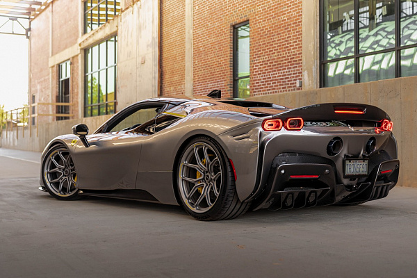 Фото дисков Brixton Forged CM5-RS Сатиновый графит на Ferrari SF90