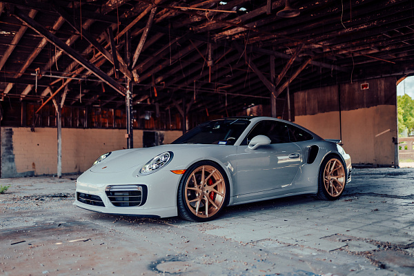 Фото дисков Strasse Wheels SM5RT Deep Concave Duoblock Сатиновая шампань на Porsche 911 VII