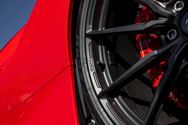 Фото дисков HRE P104SC Черный сатин на Ferrari 488