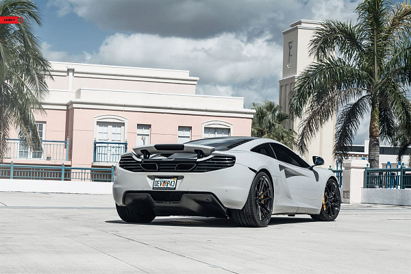 Фото дисков Anrky AN24 Черный глянец на McLaren 12C