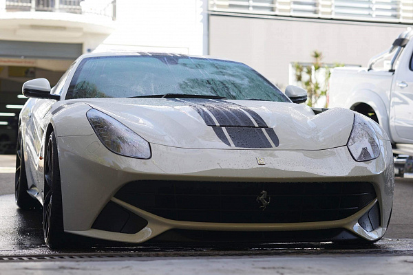 Фото дисков HRE P204 Черный сатин на Ferrari F12