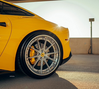 Фото дисков Strasse Wheels SV10 Deep Concave FS на Ferrari 812