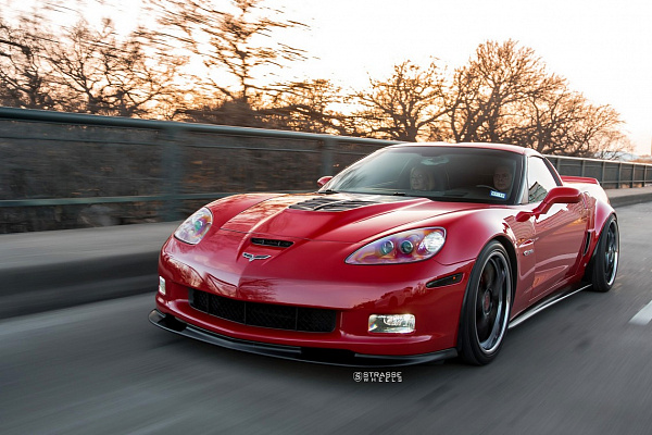 Фото дисков Strasse Wheels S5 Signature Черный глянец на Chevrolet Corvette C6