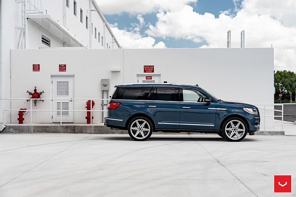 Фото дисков Vossen HF6-2 Глянцевый лак на Lincoln Navigator IV