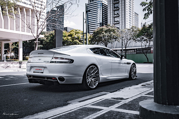 Фото дисков Brixton Forged VL4 Глянцевый лак на Aston Martin Rapide 2