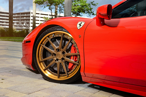 Фото дисков Strasse Wheels SV1 Deep Concave FS Другой цвет на Ferrari 458