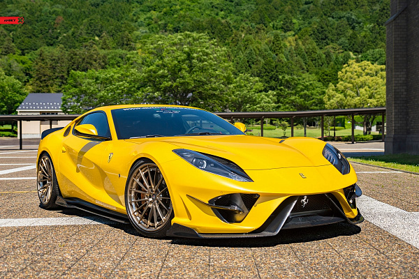 Фото дисков Anrky AN39 Глянцевая шампань на Ferrari 812