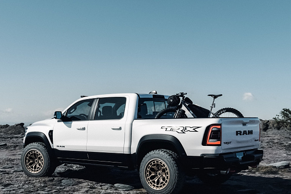 Фото дисков Brixton Forged BX02-M Сатиновая бронза на Ram 1500 V