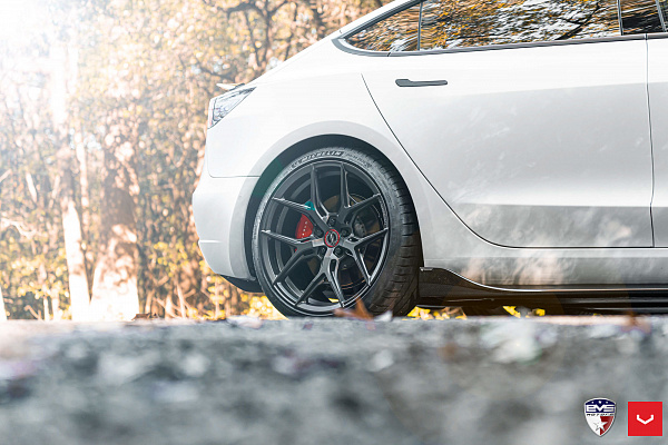 Фото дисков Vossen HF-5 Сатиновый графит на Tesla Model 3