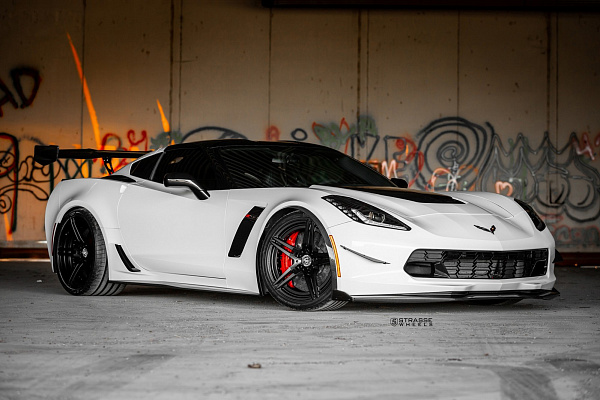 Фото дисков Strasse Wheels SP5R Deep Concave Duoblock Черный матовый на Chevrolet Corvette C7