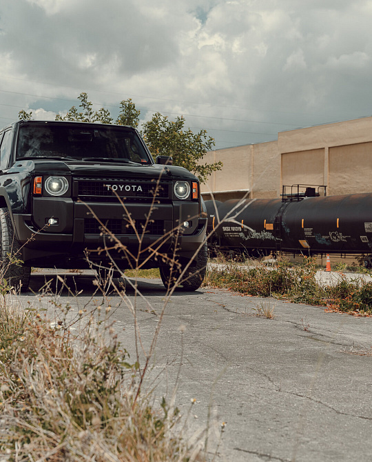 Фото дисков HF6-5 Черный сатин на Toyota Land Cruiser Prado 250
