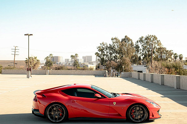 Фото дисков Anrky S1-X4 Глянцевый темный лак на Ferrari 812
