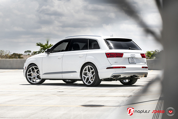 Фото дисков Vossen CG-205 Серебро на Audi Q7 (4M)