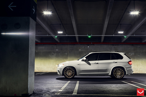 Фото дисков Vossen VFS-2 Сатиновое темное золото на BMW X5/X5 M (E70)