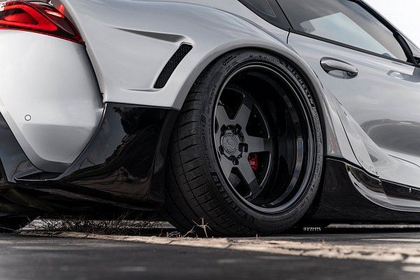 Фото дисков Strasse Wheels S6 Competition Черный сатин на Toyota Supra A90