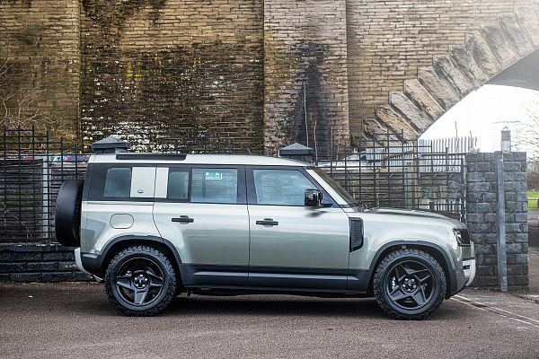 Фото дисков Kahn Mondial Heavy Duty RS Черный матовый на Land Rover Defender II