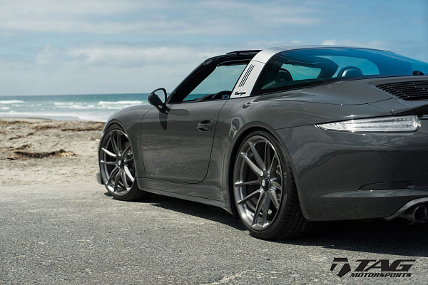 Фото дисков HRE P104 Глянцевый темный лак на Porsche 911 VII