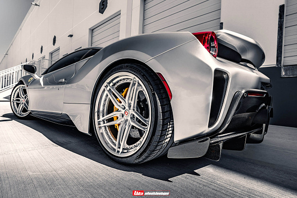 Фото дисков HRE S107SC Глянцевый лак на Ferrari 488