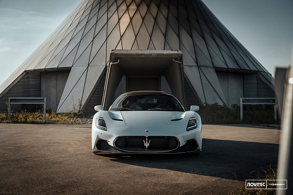 Фото дисков NOVITEC NF10 Черный глянец на Maserati MC20