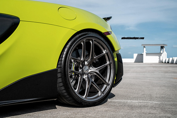 Фото дисков HRE R101 Lightweight Глянцевый темный лак на McLaren 600