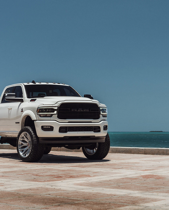 Фото дисков VFX-03 Черный глянец на Ram 1500 V