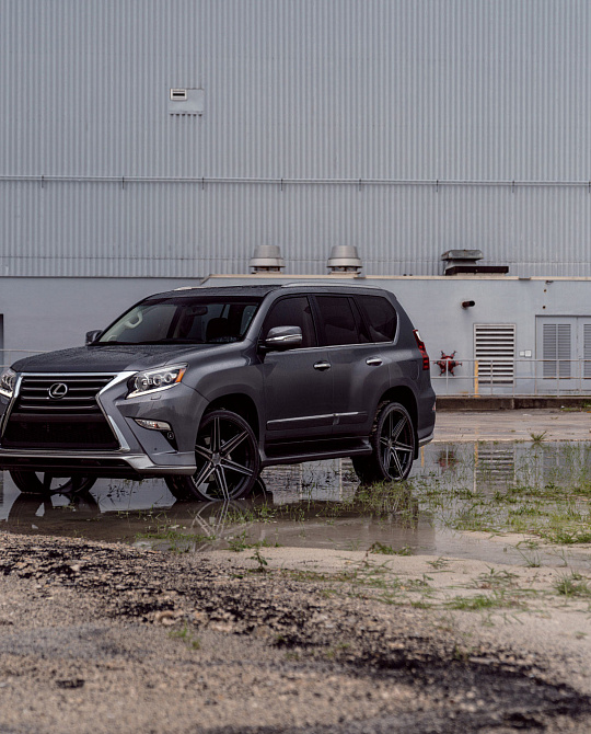 Фото дисков HF6-2 Черный глянец на Lexus GX II