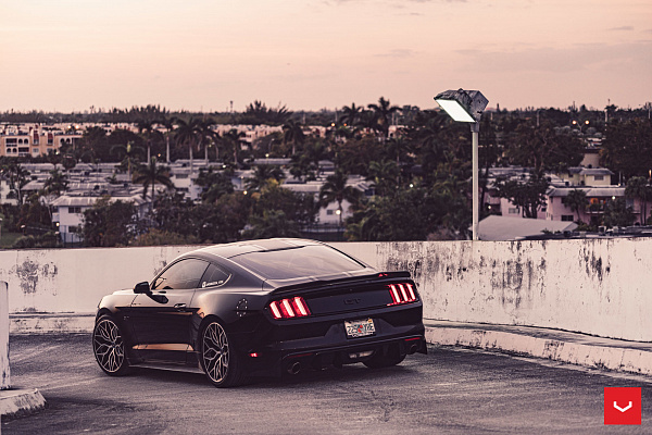 Фото дисков Vossen HF-2 Алмазная проточка на Ford Mustang VI