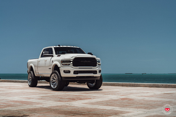 Фото дисков Vossen VFX-03 Черный глянец на Ram 1500 V
