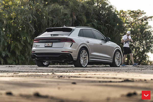 Фото дисков Vossen HF-7 Серебро на Audi Q8
