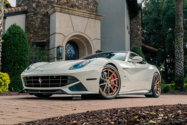 Фото дисков Strasse Wheels SV10-RS Deep Concave FS Сатиновая бронза на Ferrari F12