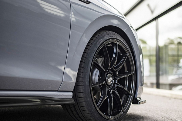 Фото дисков Bola FLB Черный глянец на Volkswagen Golf VIII