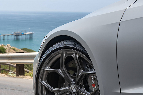 Фото дисков HRE P111SC Глянцевый темный лак на Audi A/RS 7 (4K)