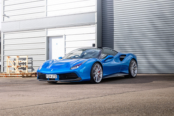 Фото дисков HRE P104SC Глянцевый лак на Ferrari 488