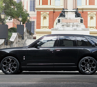 Фото дисков Kahn Type 55 RS на Rolls-Royce Cullinan