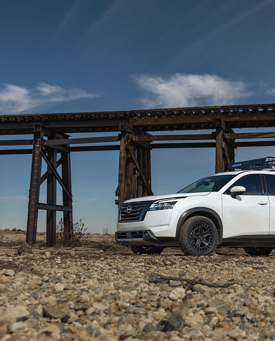 Фото дисков ALSTON Черный сатин на Nissan Pathfinder V