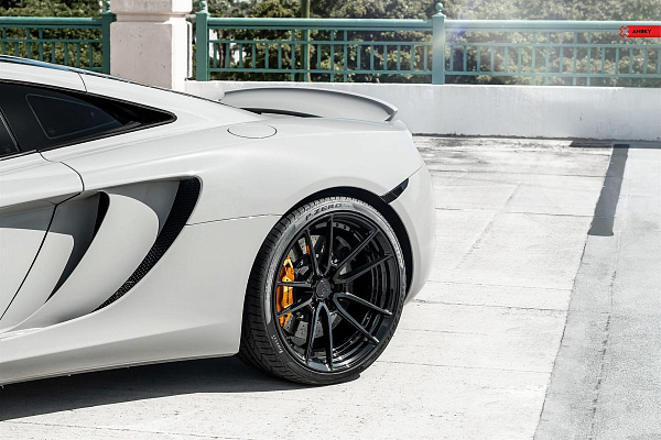 Фото дисков Anrky AN24 Черный глянец на McLaren 12C