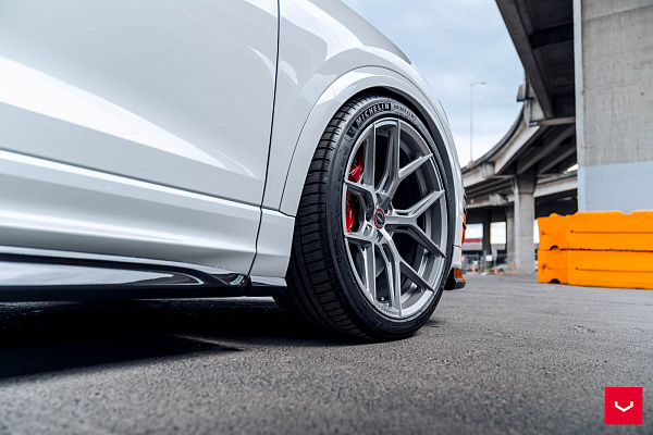 Фото дисков Vossen HF-5 Серебро на Audi Q8